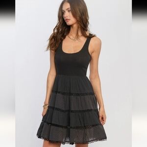 Heartloom "Orella" Sleeveless Mini Dress. Tiered. Ribbed. Scoop Neck. Black. XS.